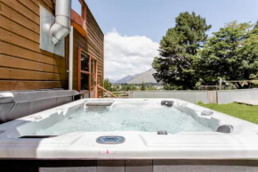 Hot Tub and Views over Central Queenstown - Entire Holiday House